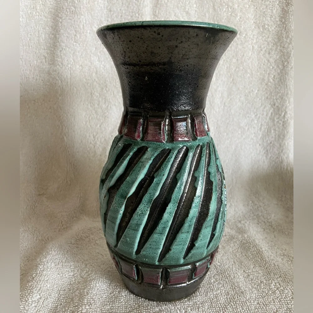 🩷 Vtg ITALIAN Hand Made POTTERY VASE Carved Designs in TEAL/BURGUNDY/Metallic Bl
